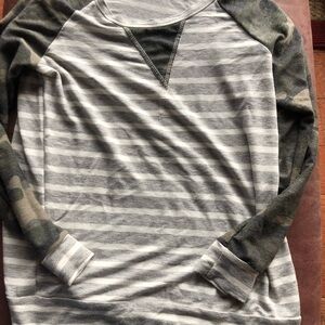 7th Ray Gray & Olive Camo Raglan Long-Sleeve Shirt